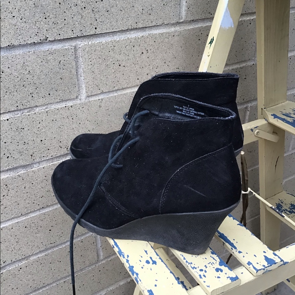 Black size 7 fall booties